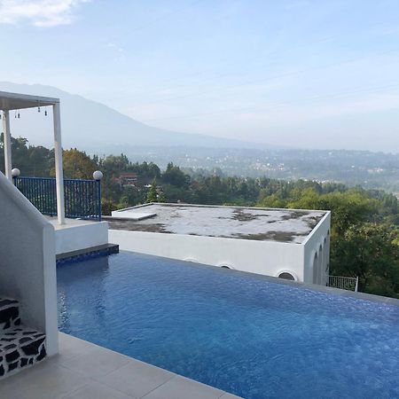 Villa Blue Door, Puncak Pondok Cipaseban Eksteriør bilde