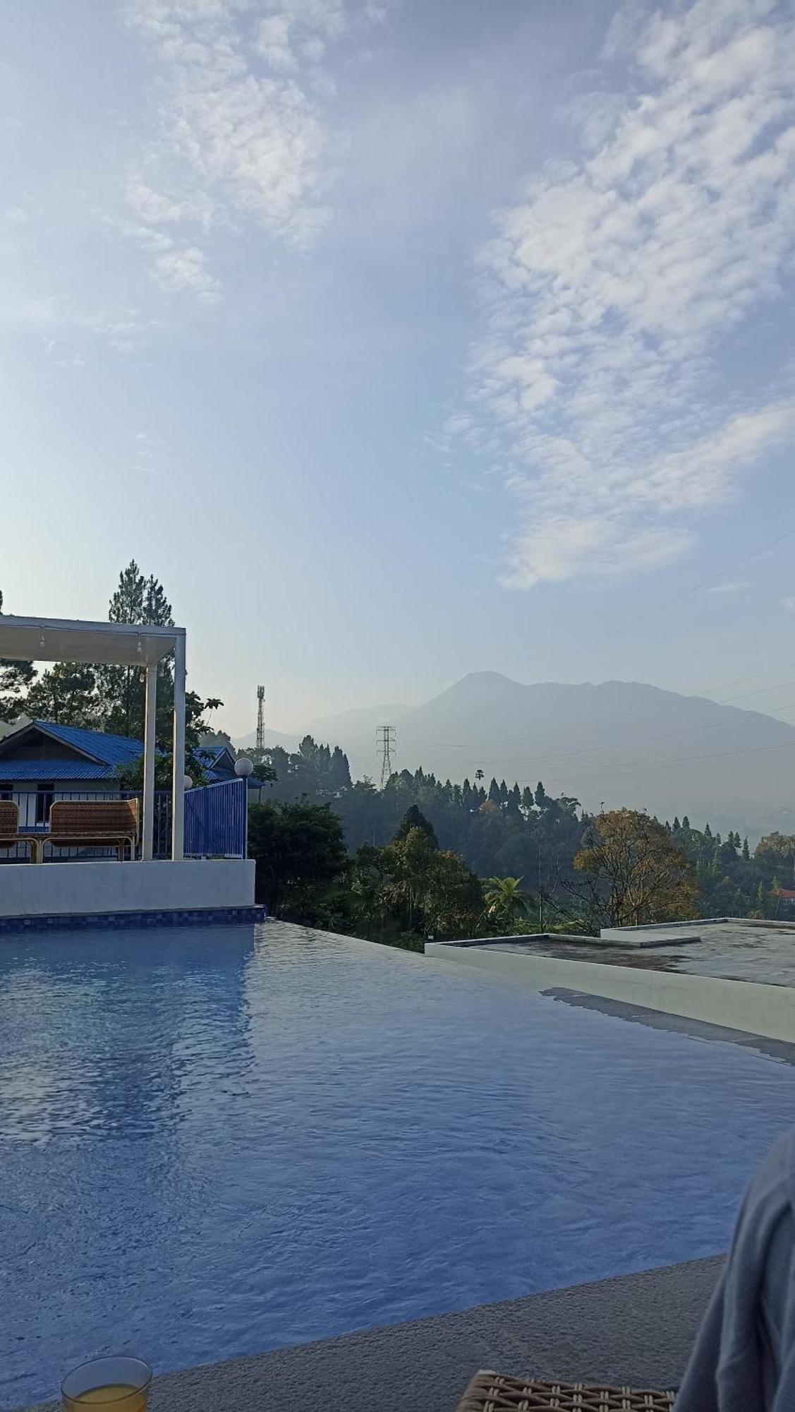 Villa Blue Door, Puncak Pondok Cipaseban Eksteriør bilde