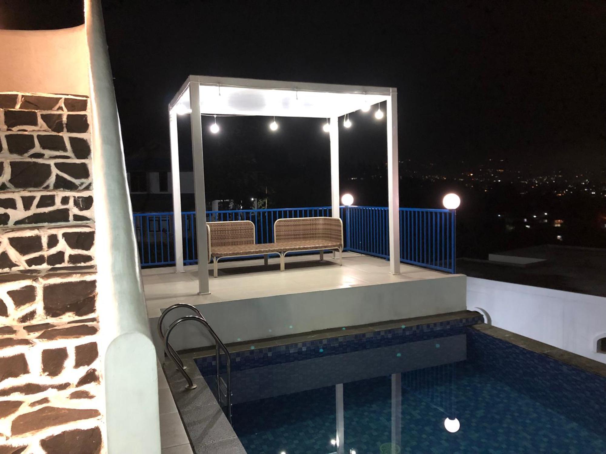Villa Blue Door, Puncak Pondok Cipaseban Eksteriør bilde